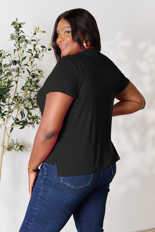 Classic Everyday Side-Slit Crewneck Tee – Soft & Breathable Comfort