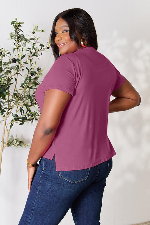 Classic Everyday Side-Slit Crewneck Tee – Soft & Breathable Comfort