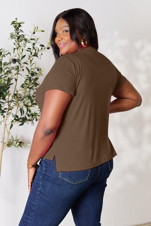 Classic Everyday Side-Slit Crewneck Tee – Soft & Breathable Comfort