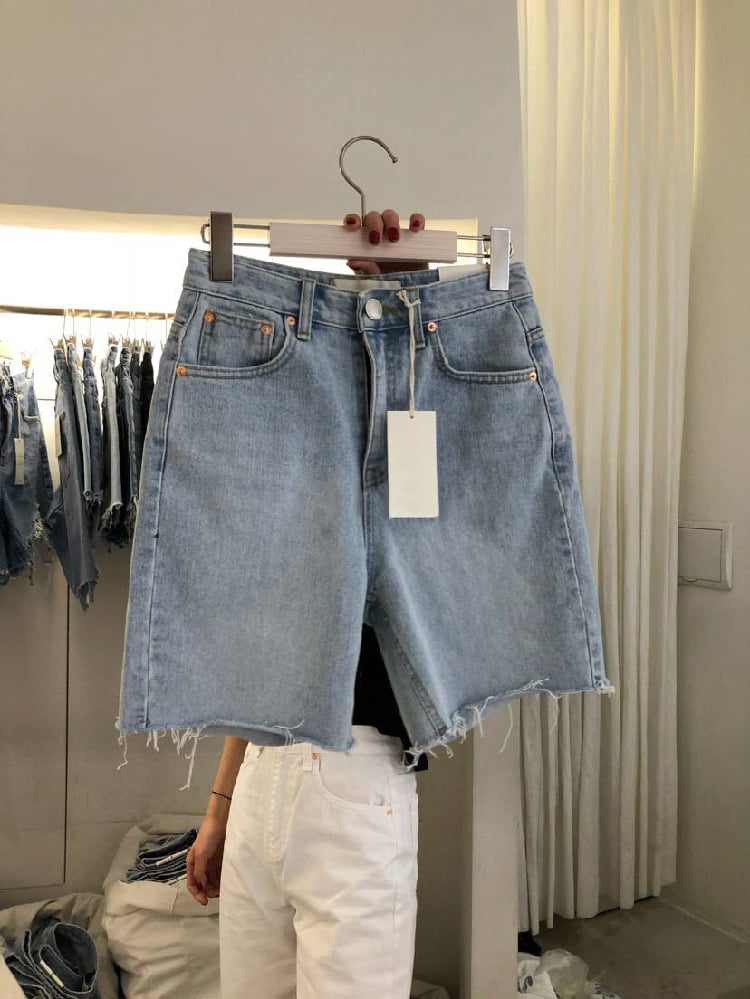 Loose Casual Women's Five-Point Denim ShortsHigh-Waisted Raw Hem Denim Bermuda Shorts – Casual Vintage Wash