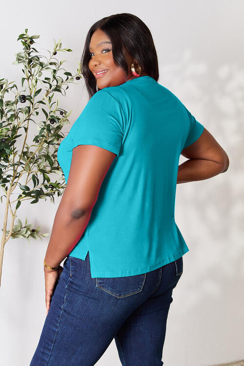 Classic Everyday Side-Slit Crewneck Tee – Soft & Breathable Comfort